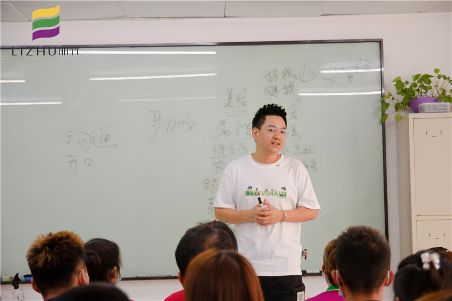 廣西美發(fā)學(xué)校哪家包工作？來麗竹美發(fā)就業(yè)宣講會吧