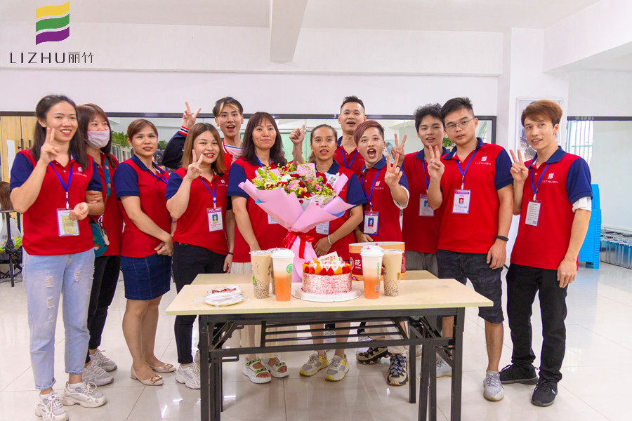 師恩難忘！南寧美發(fā)學(xué)校舉行畢業(yè)聚會(huì)