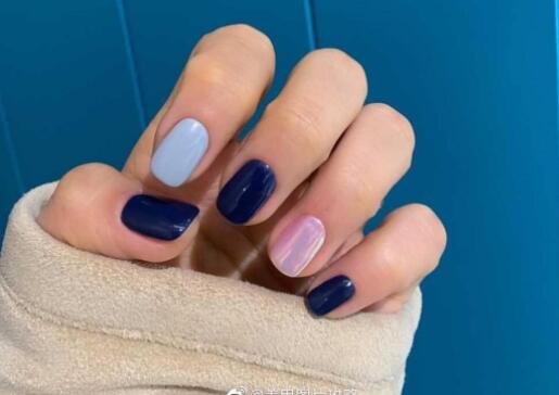 藍(lán)黑系秋冬美甲，南寧美甲培訓(xùn)班教你畫