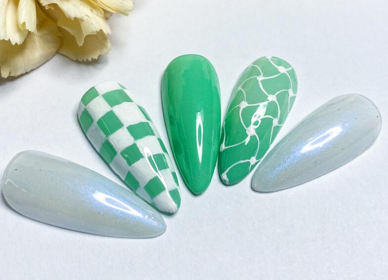 看棋盤美甲作品，知道廣西美甲學(xué)校哪家教學(xué)好