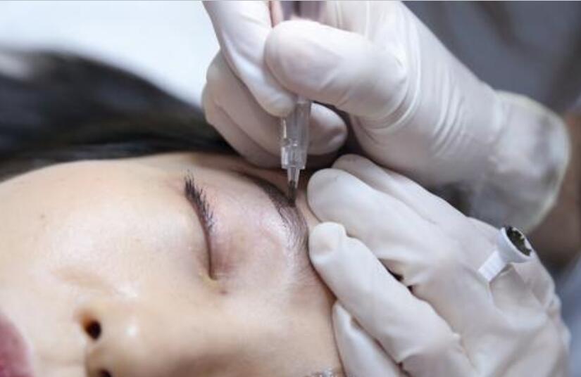 眉毛定框和操作邊框線技巧，廣西紋繡培訓(xùn)機構(gòu)教你