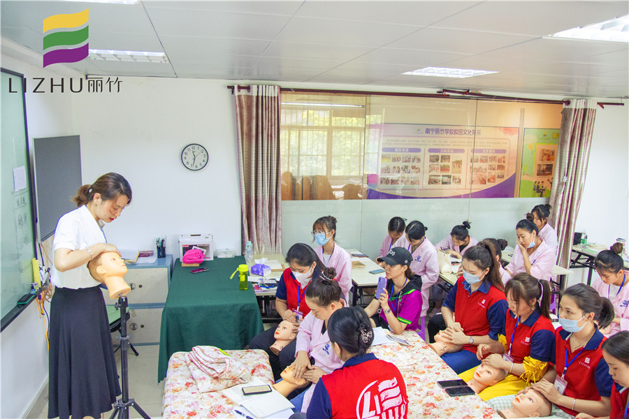 桂林美業(yè)大賽培訓(xùn)Day 2  南寧美容培訓(xùn)班進(jìn)行時(shí)