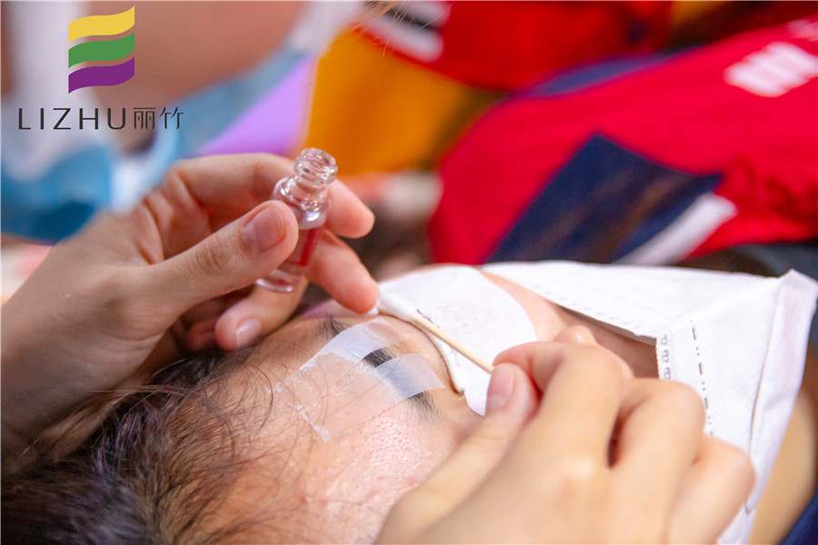 燙睫毛注意事項(xiàng)，南寧美甲美睫培訓(xùn)學(xué)校整理好了