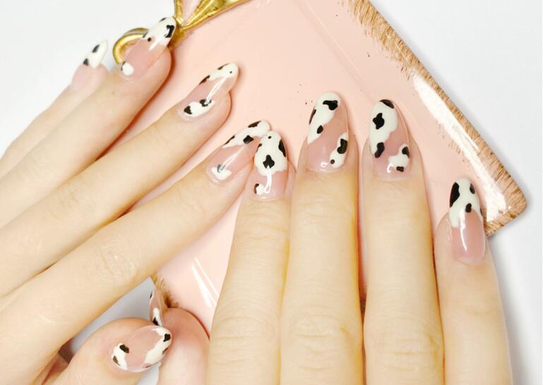 牛奶紋美甲作品，告訴你廣西學(xué)美甲哪家有實(shí)力