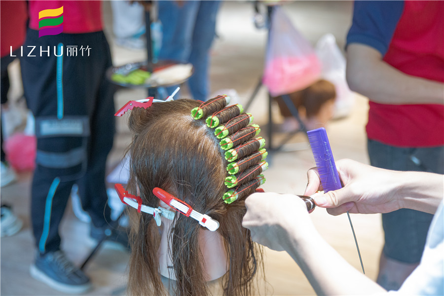 美發(fā)標準杠注意事項，廣西美發(fā)學?？偨Y(jié)好了