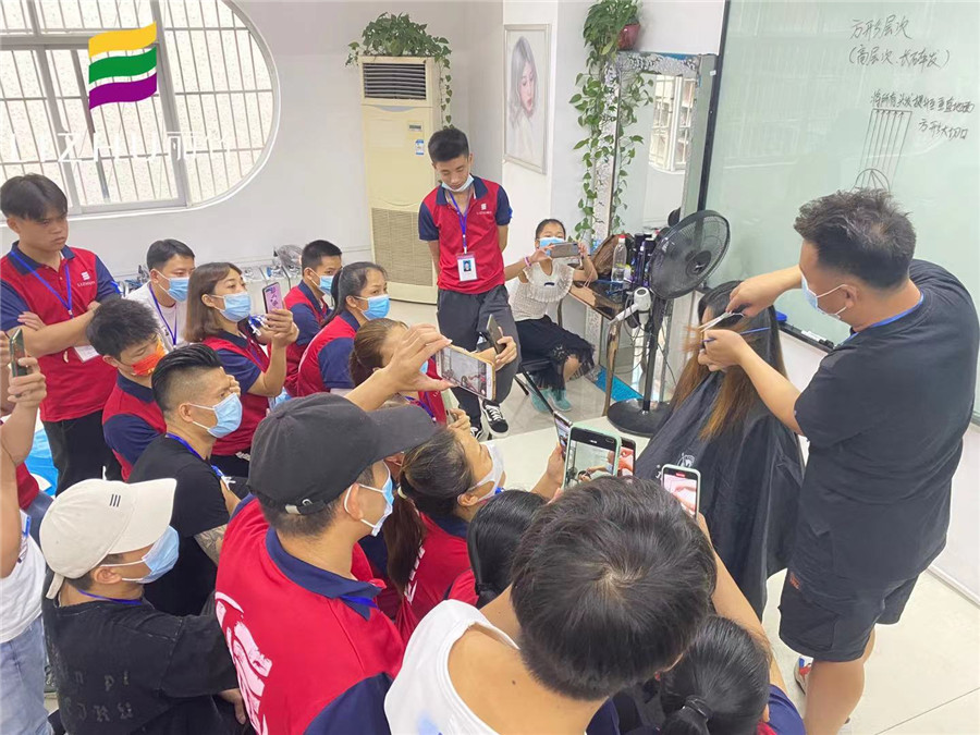 女發(fā)方形層次剪裁，南寧美發(fā)培訓(xùn)班老師講解要點(diǎn)