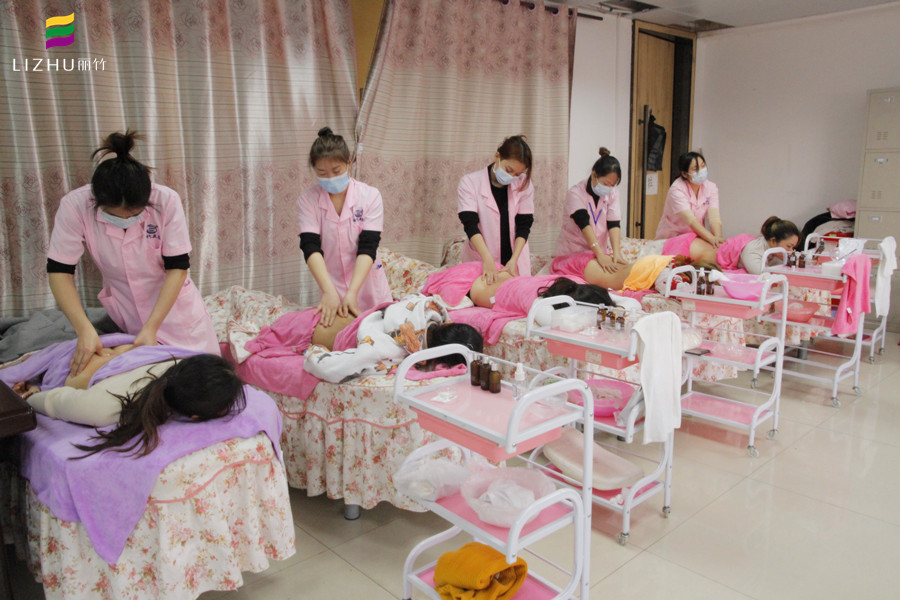 美容師如何練習(xí)自己的手？南寧學(xué)美容教你