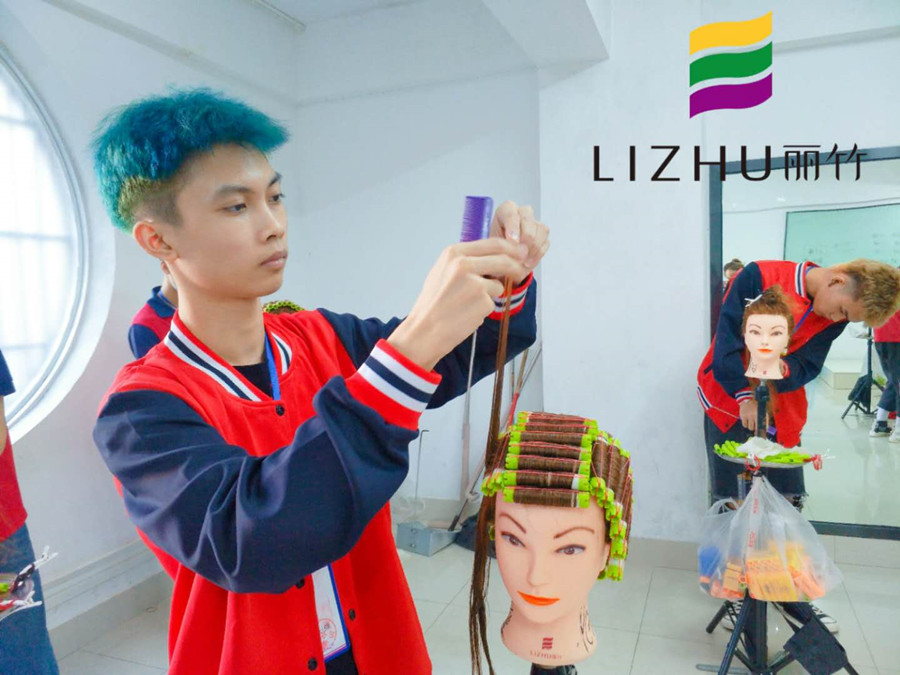 南寧學燙染知識分享：美發(fā)標準杠使用技巧