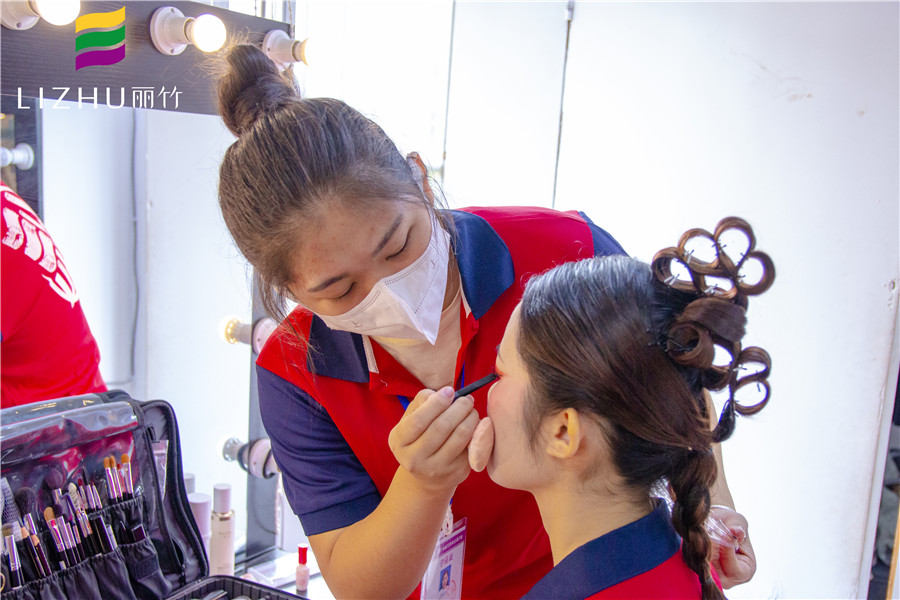 麗竹化妝全能班，實(shí)力展示廣西學(xué)彩妝哪里好