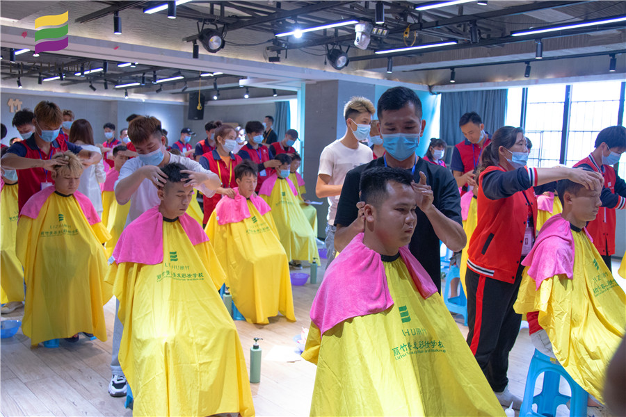 南寧美發(fā)學(xué)校哪家?guī)熧Y強(qiáng)？到麗竹美發(fā)學(xué)校看看