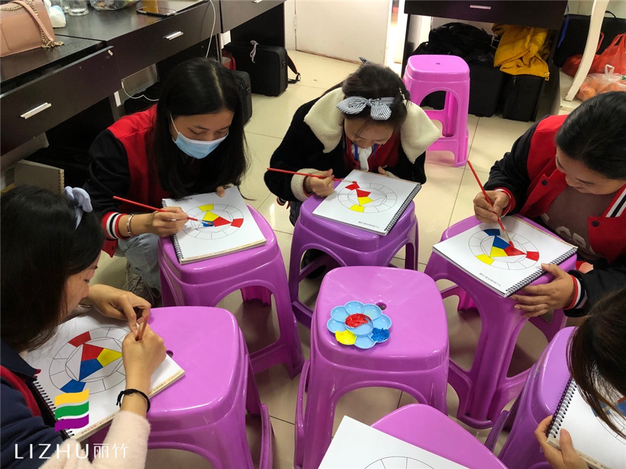 化妝色彩怎么學(xué)？南寧有實(shí)力的化妝學(xué)校這樣教