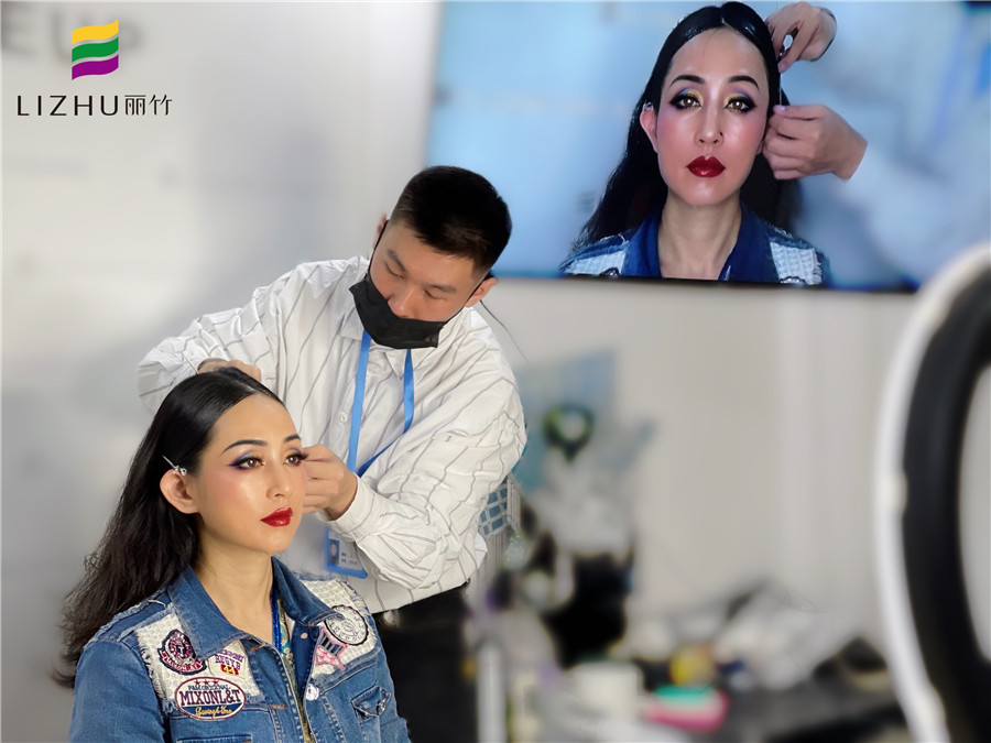 學(xué)印度妝容的畫(huà)法，看南寧教化妝哪家好