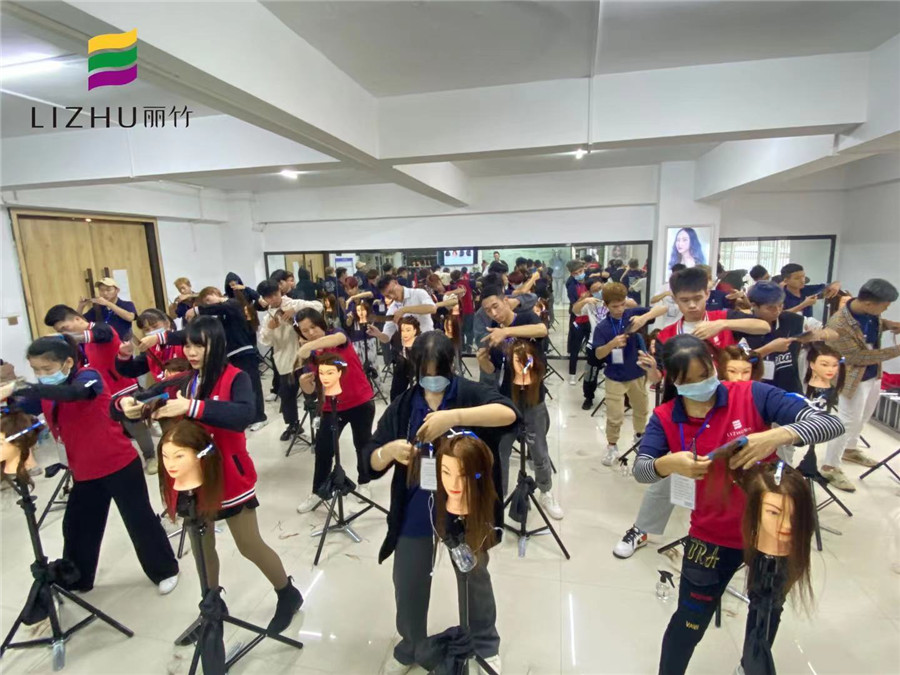 南寧學(xué)美發(fā)有年齡限制嗎？麗竹學(xué)校歡迎你