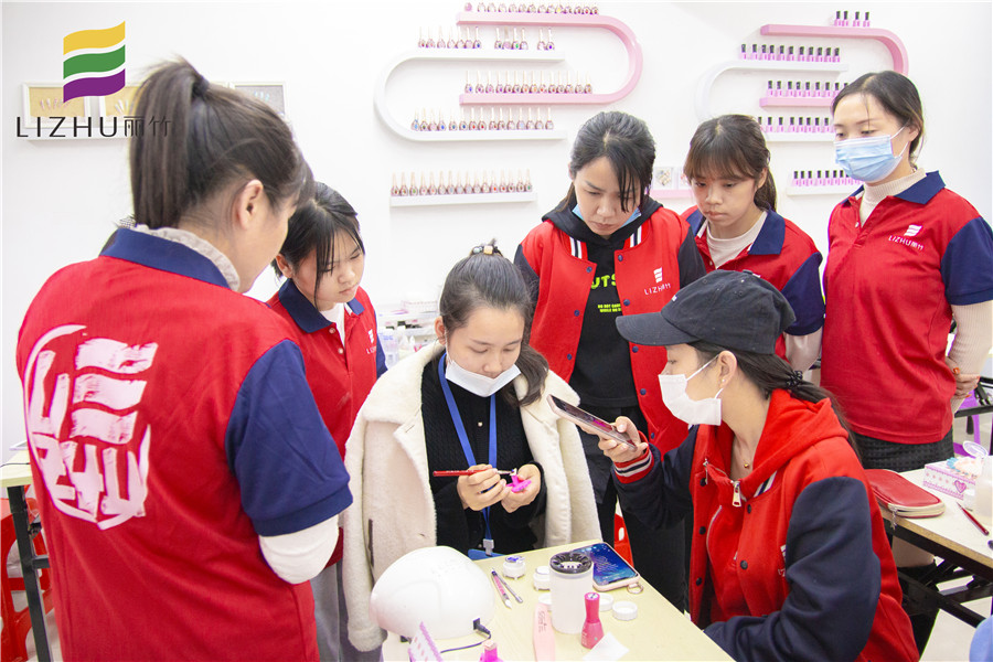 雕花美甲步驟，一起去南寧排名前十美甲學?？纯?>
								
								<span id=