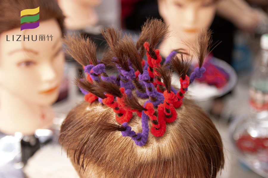 正確的煙花燙教程，南寧排名前十美發(fā)學(xué)校分享