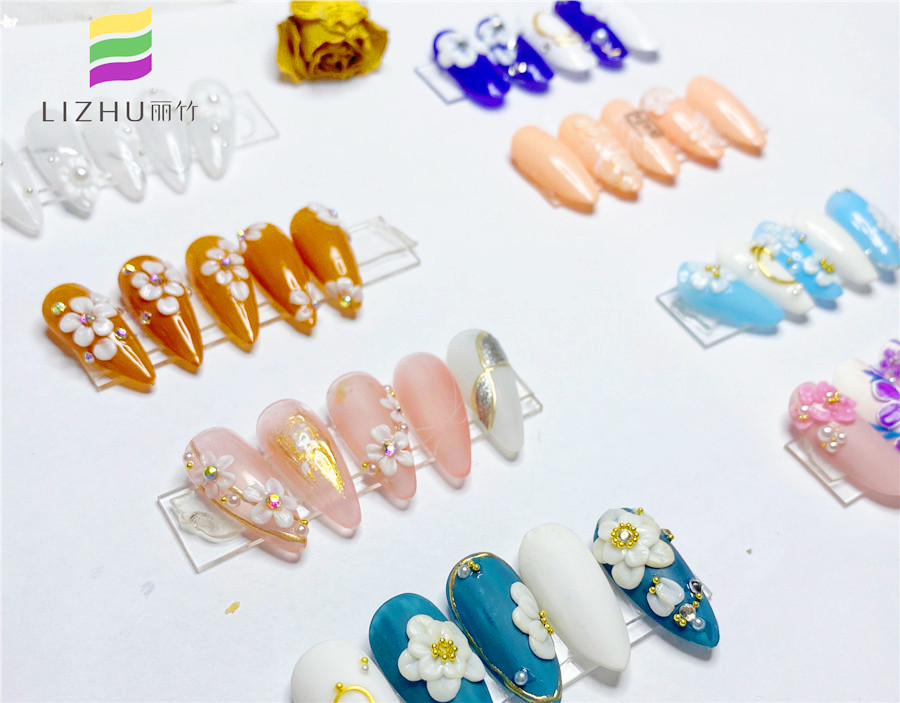 精美雕花美甲作品，告訴你南寧哪里可以學(xué)雕花美甲