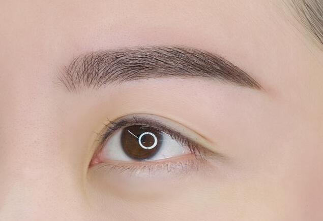 霧眉做完為什么發(fā)紅？南寧專(zhuān)業(yè)紋繡學(xué)校給你解釋