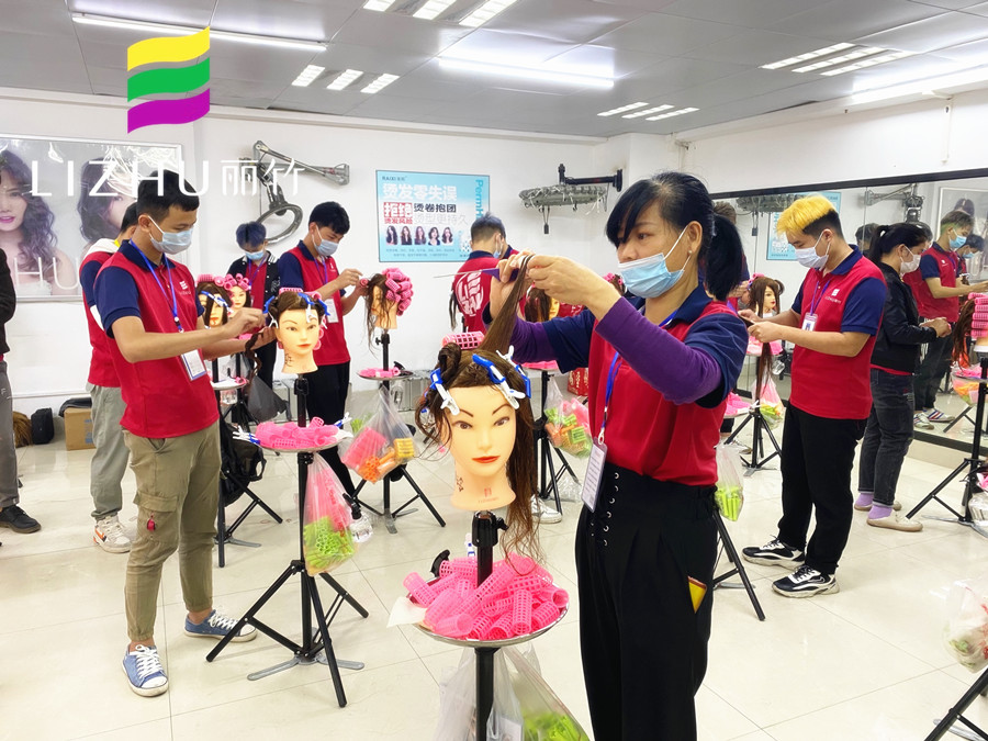 南寧燙發(fā)課堂：美發(fā)卷發(fā)筒怎么用？