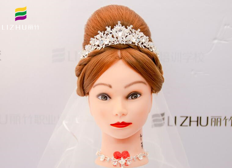 “赫本頭”編發(fā)，南寧教編發(fā)哪家學(xué)校好？