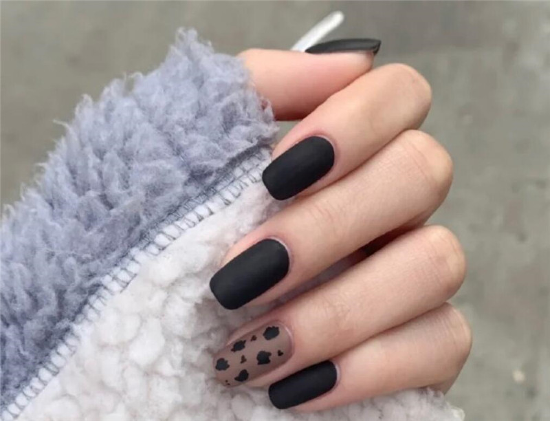 暗黑甜酷系美甲，展現(xiàn)廣西美甲培訓(xùn)哪家實(shí)力強(qiáng)