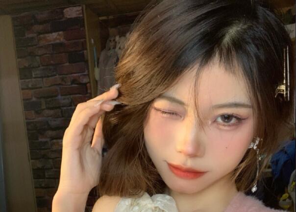 如何修飾大鼻頭？南寧教彩妝的機(jī)構(gòu)分享教程