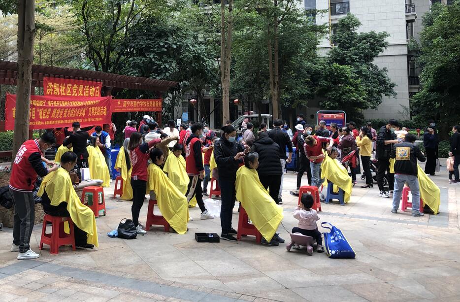 南寧學美發(fā)有實踐嗎？來看麗竹美發(fā)學校社區(qū)理發(fā)活動