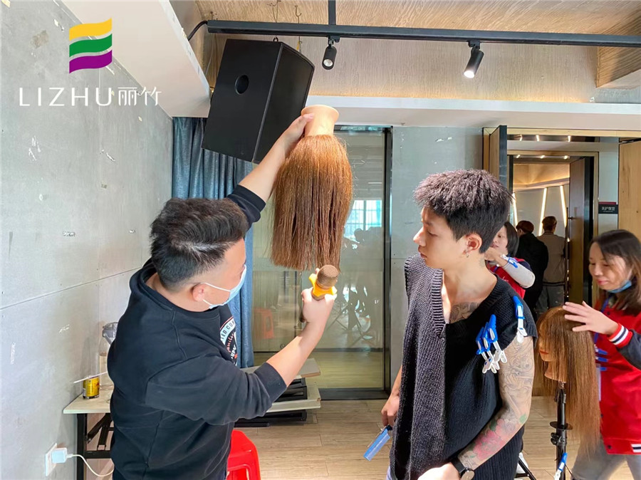 南寧美發(fā)學(xué)校考核：方形層次，圓形層次，三角堆積修剪