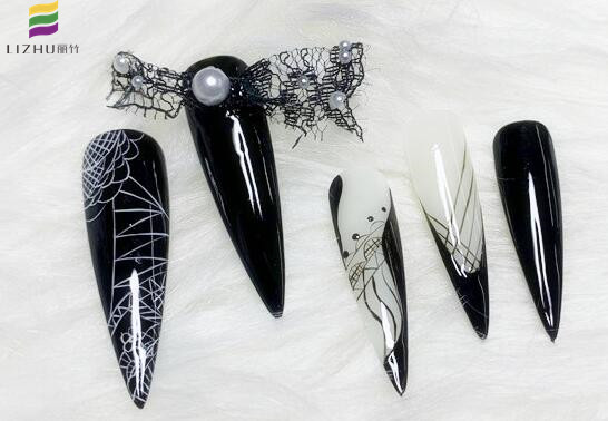 黑色蕾絲美甲，廣西美甲師培訓(xùn)班學(xué)員作品