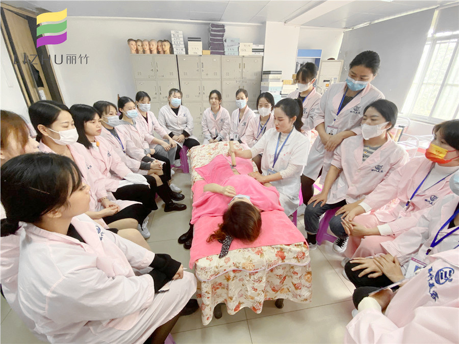 艾灸肚臍的好處，南寧美容養(yǎng)生培訓(xùn)班老師告訴你