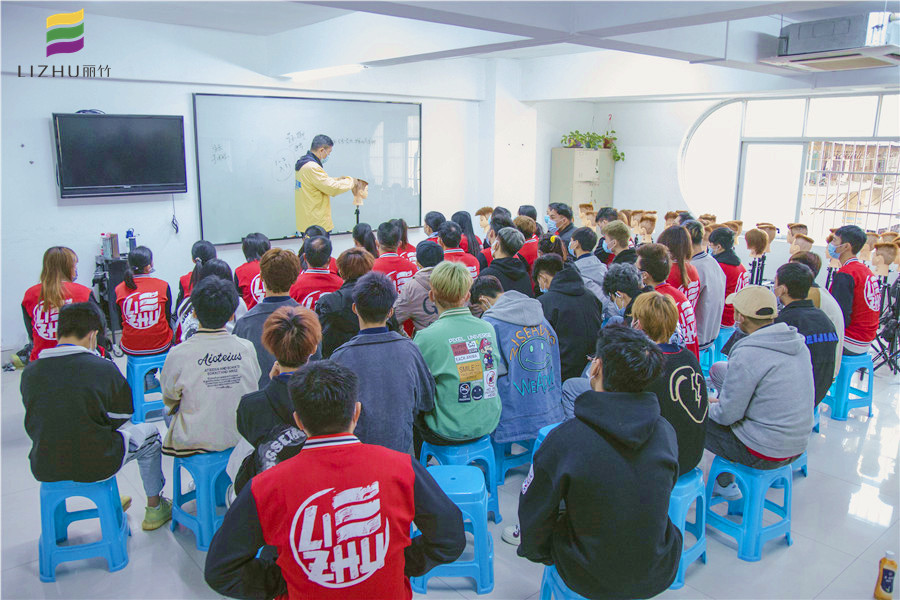 修剪平頭的技巧，廣西教理發(fā)學(xué)校課程內(nèi)容