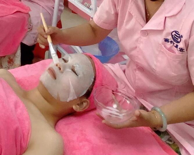 冬日皮膚補(bǔ)水-濕敷的步驟，南寧有實(shí)力的美容培訓(xùn)分享