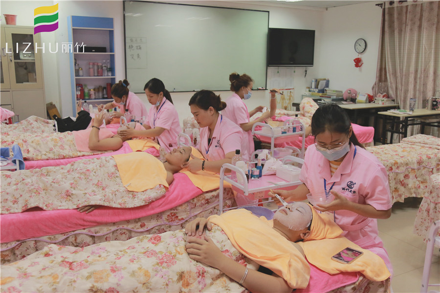 廣西美容護(hù)膚資訊：怎樣減少皺紋的生長(zhǎng)？