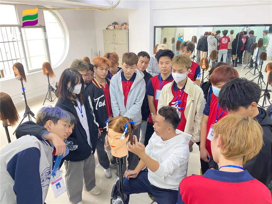 女式短發(fā)漸增層次剪發(fā)，南寧美發(fā)修剪課程