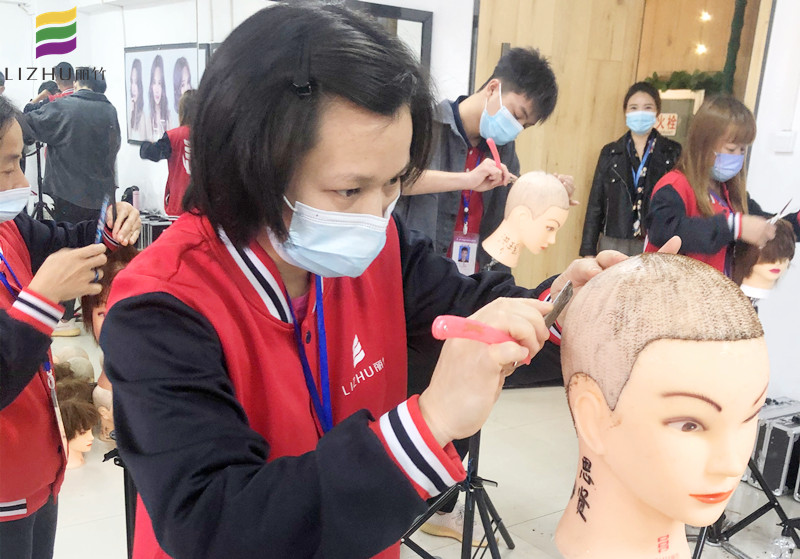 美發(fā)剃刀如何操作？廣西南寧美發(fā)培訓學校教你