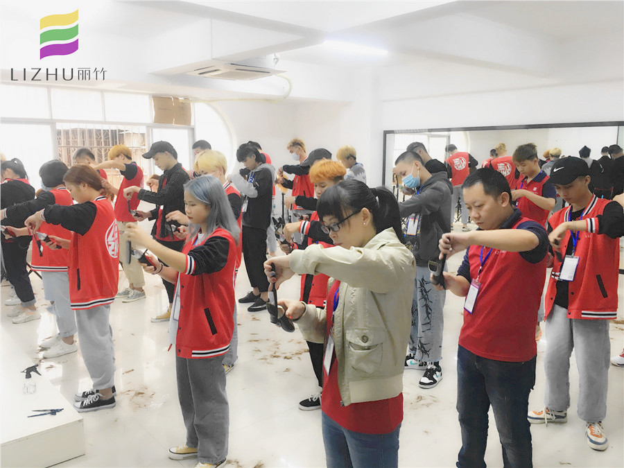 美發(fā)推剪練習課堂，南寧美發(fā)學校分享