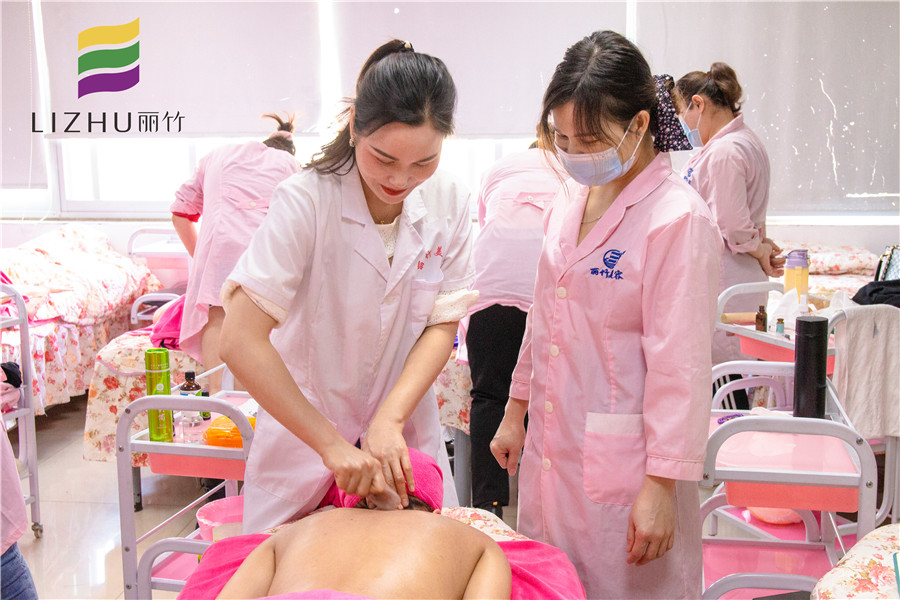 背部按摩知多少？廣西排名前十美容學(xué)校告訴你