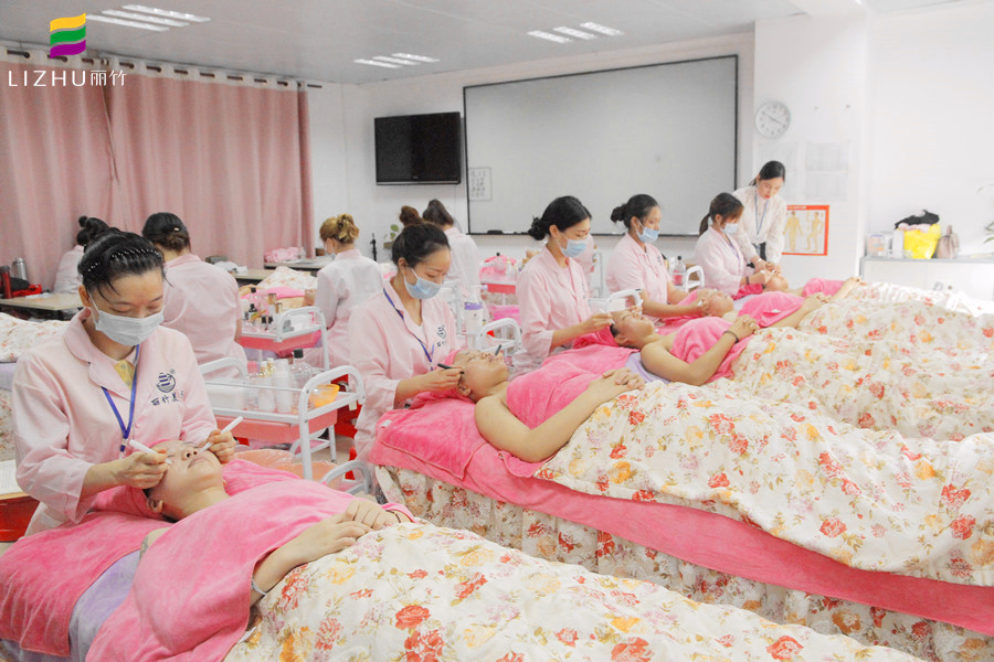 面部撥筋的特色，南寧美容實(shí)訓(xùn)項(xiàng)目