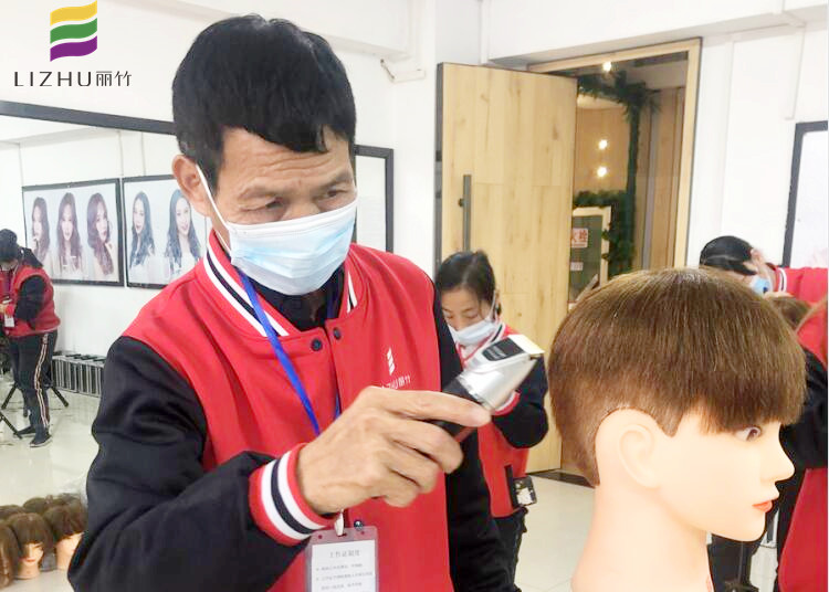 美發(fā)教學(xué)：南寧美發(fā)學(xué)校哪家有實(shí)力？