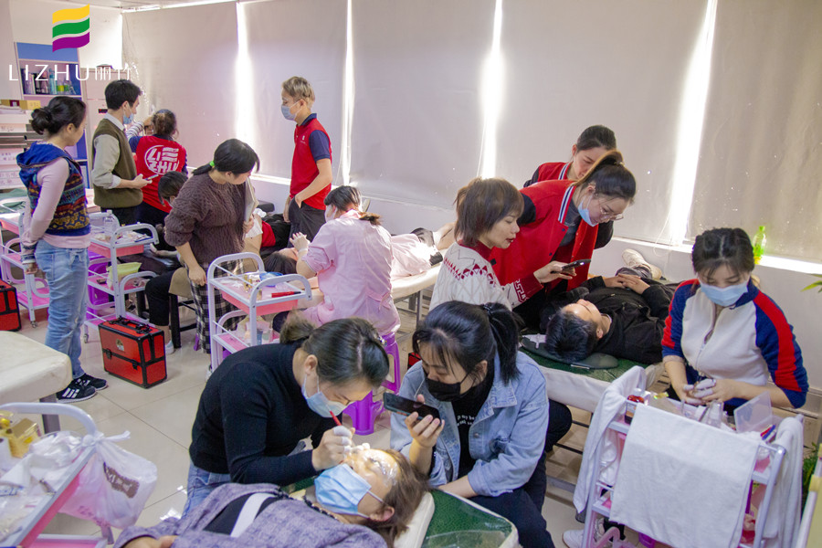 如何應(yīng)付顧客砍價紋繡技巧，麗竹紋繡學(xué)校教你