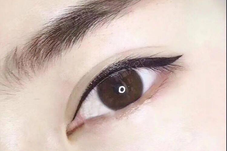 美瞳線技巧，南寧紋繡培訓(xùn)班找到啦