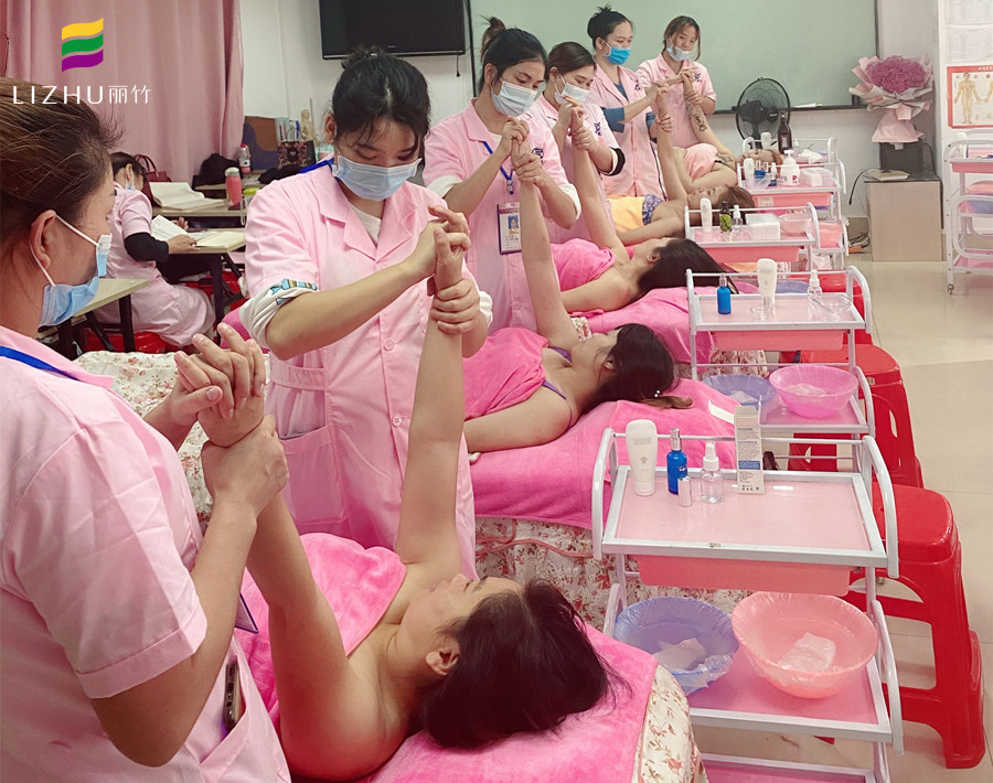 手部按摩護(hù)理方法，廣西南寧美容師培訓(xùn)課程