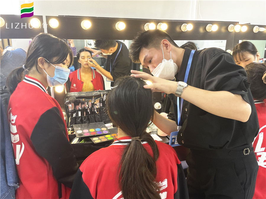 畫眼妝前要做什么？廣西學(xué)化妝基礎(chǔ)