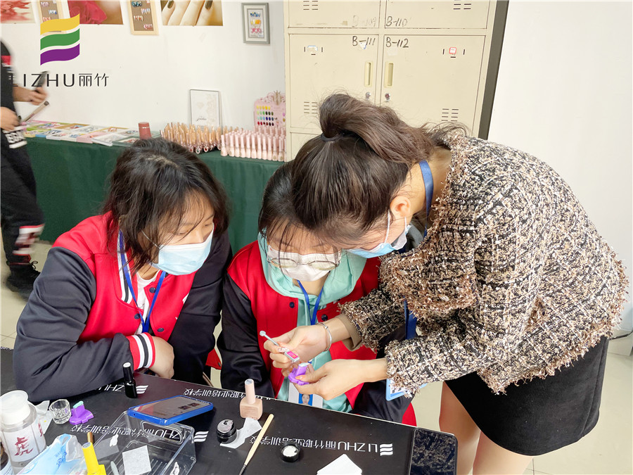 南寧美甲培訓(xùn)學(xué)校哪家好？歡迎到麗竹美甲精 英班試聽