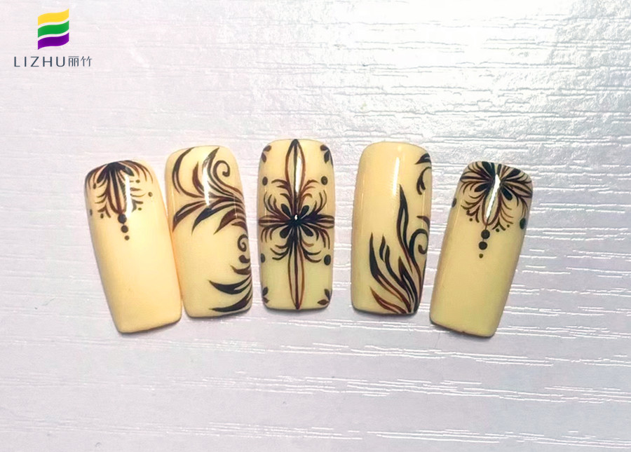 廣西美甲職業(yè)培訓(xùn)學(xué)校作品：圖騰美甲