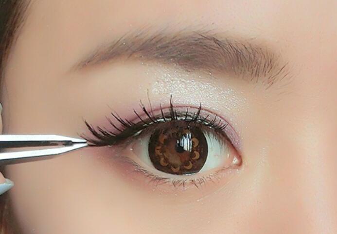 嫁接睫毛有什么好處？南寧美睫紋繡學(xué)校分享