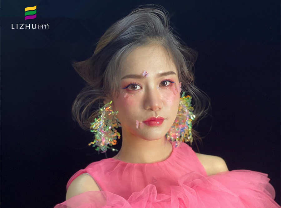 新娘桃花妝造型，告訴你學(xué)新娘妝到哪里學(xué)