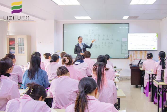 美容學(xué)理論知識(shí)重要嗎？廣西專業(yè)美容培訓(xùn)告訴你