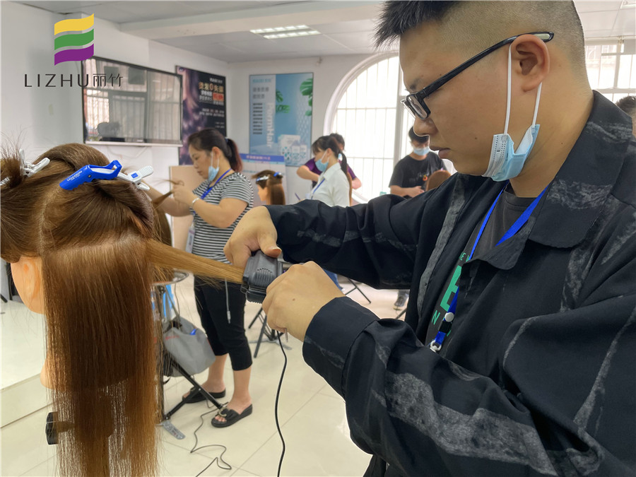 拉直發(fā)的教程知識點(diǎn)概括，廣西學(xué)燙染一對一教學(xué)