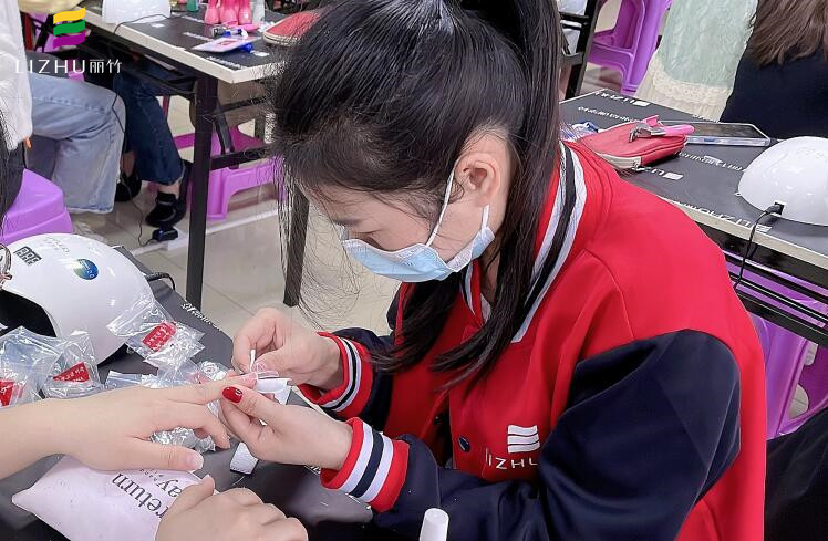 半貼甲片怎么貼？學(xué)美甲理論知識分享