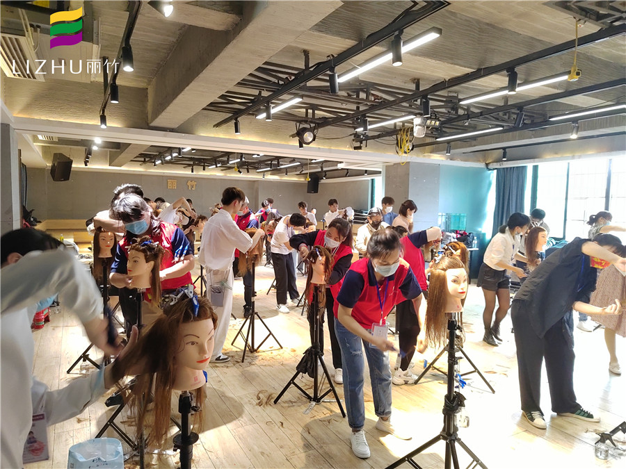 南寧學(xué)剪女頭發(fā)哪里比較好？歡迎到南寧女士剪發(fā)培訓(xùn)班